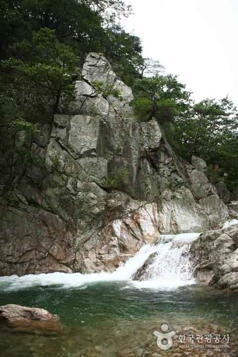 중원폭포 이미지 2