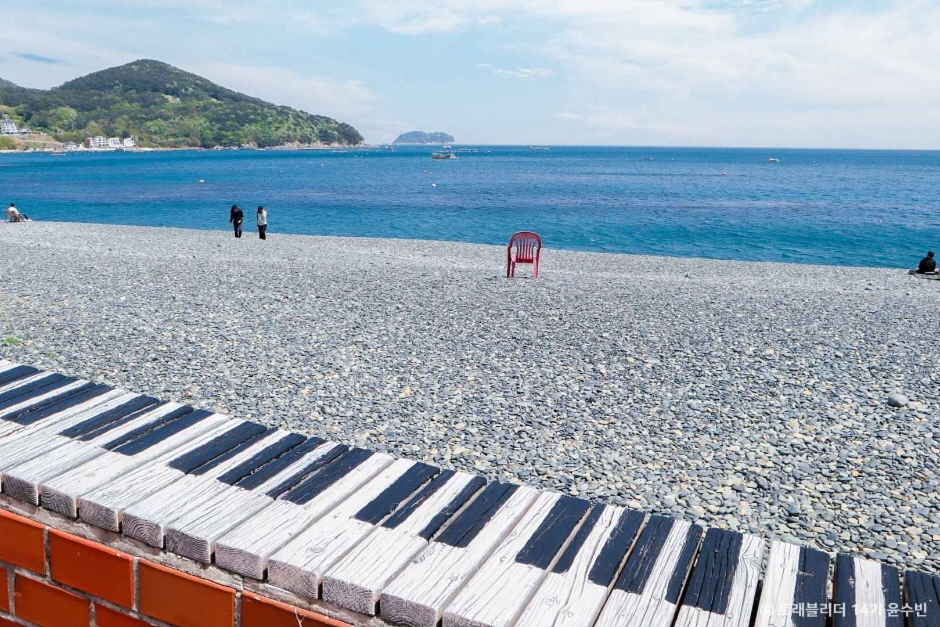 학동 흑진주 몽돌해변 이미지 3