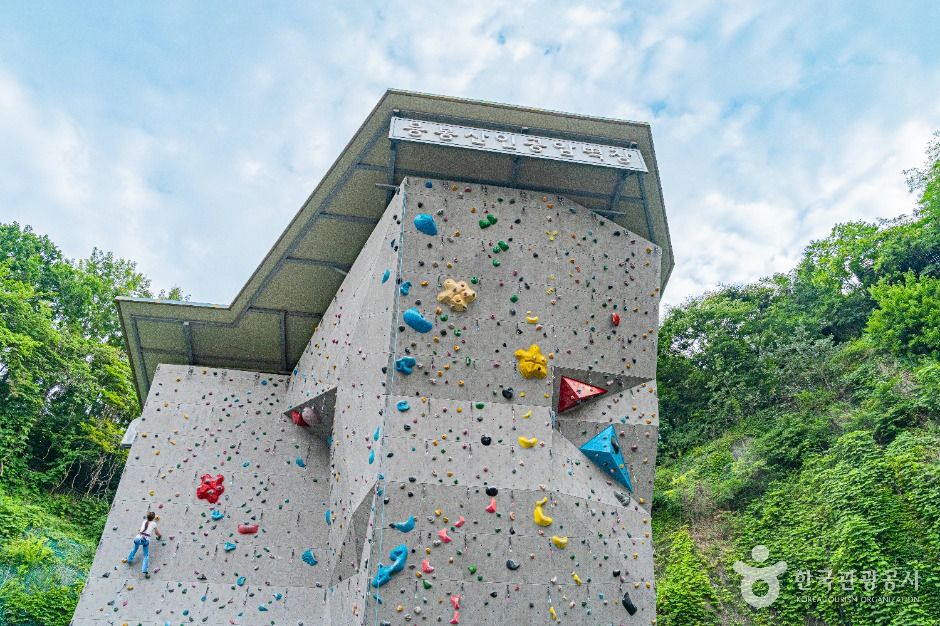 서울 응봉산 암벽등반공원 이미지 1
